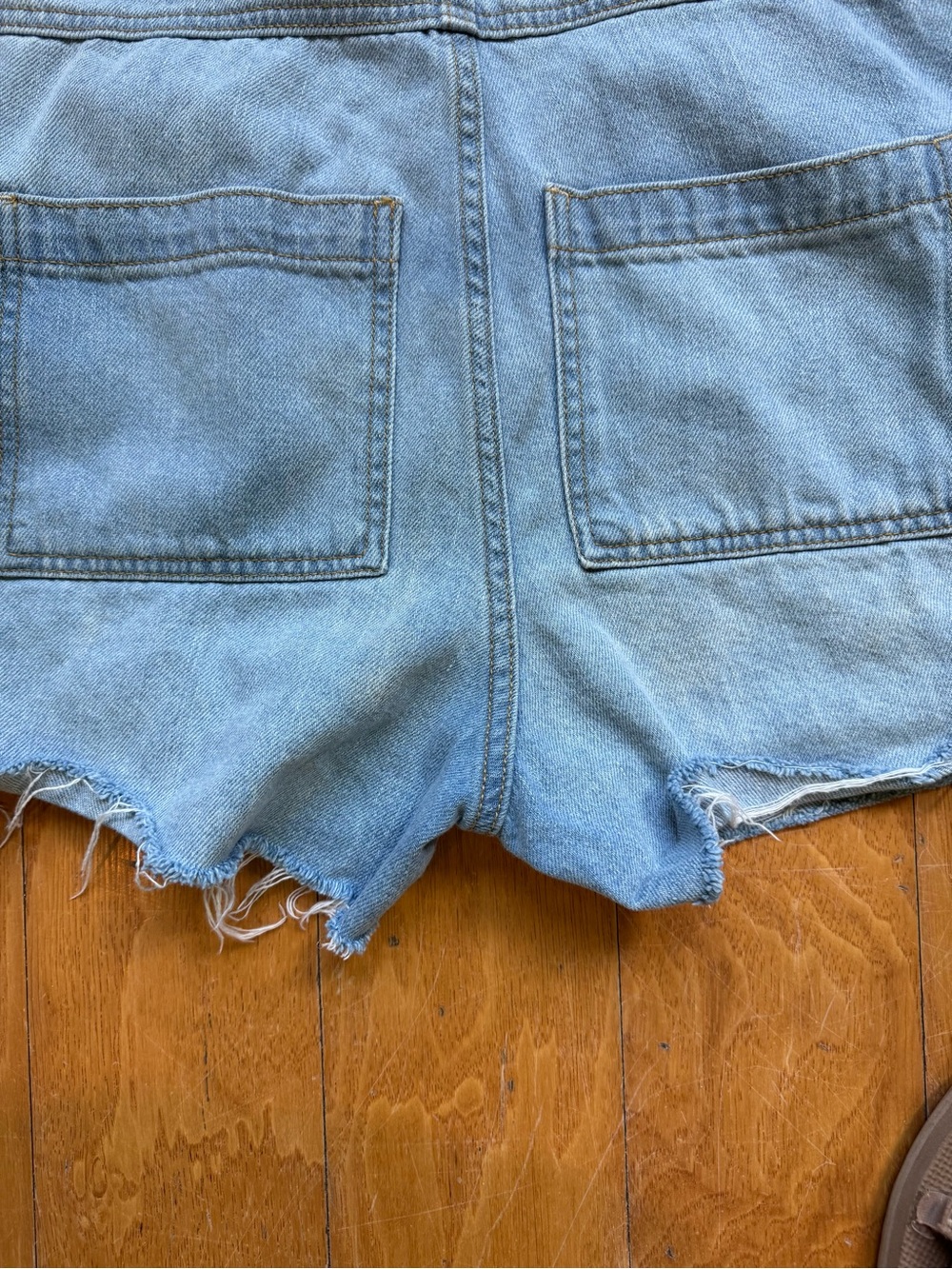 ❗️UNIVERSAL THREADs❗️Light Wash Denim Short Overalls - Picture 5 of 8